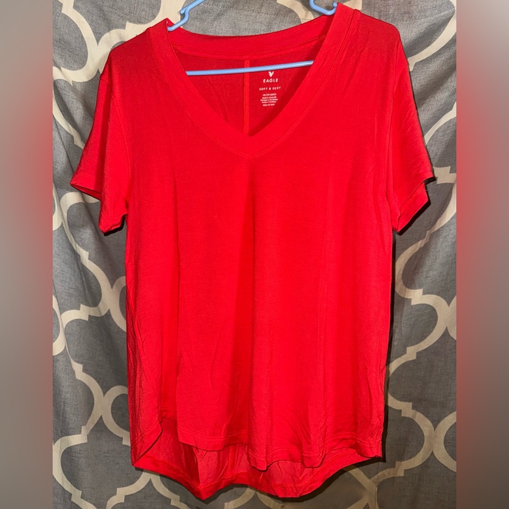 American Eagle Outfitters Bright Coral V-Neck Tee New without Tags Not Red